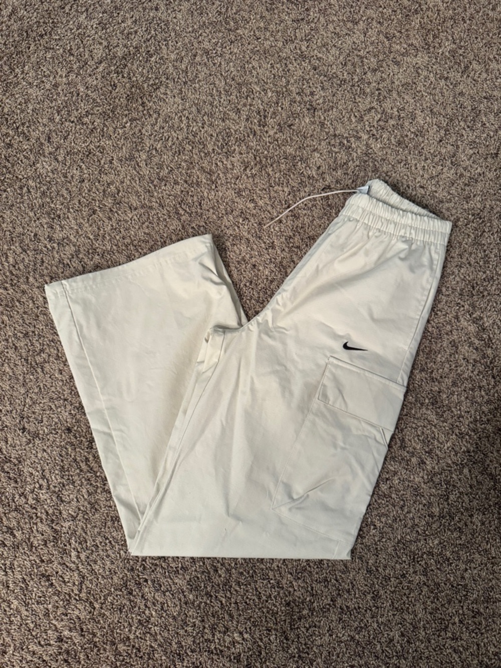 Nike Sportswear Woven Mid-Rise Cargo Pants
